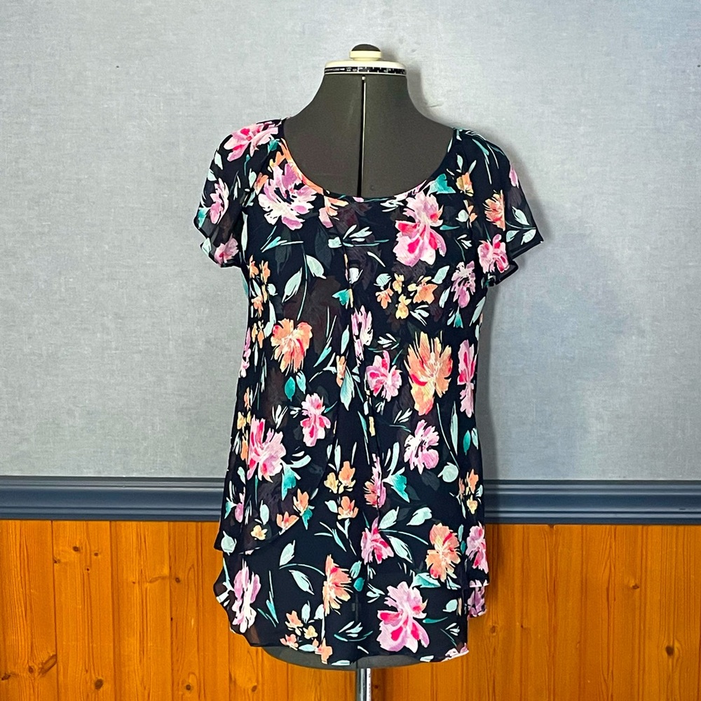 🔥3 for $15 Sale- Roz & Ali floral top size small